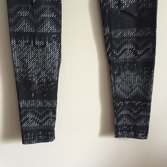 NIKE PRO Driver-Fit Grey Knit Print Leggings - Picture 5 of 11